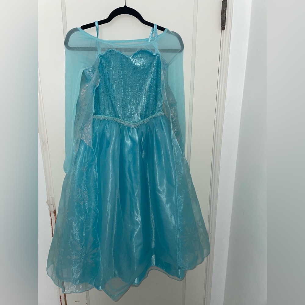 Disney Elsa halloween Costume size 9/10